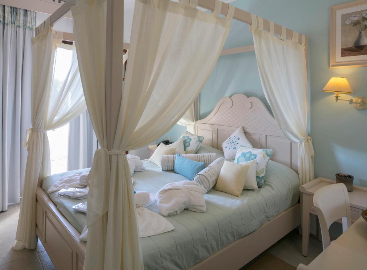 Magic Hotel อายา ปารัสเกวี ภายนอก รูปภาพ