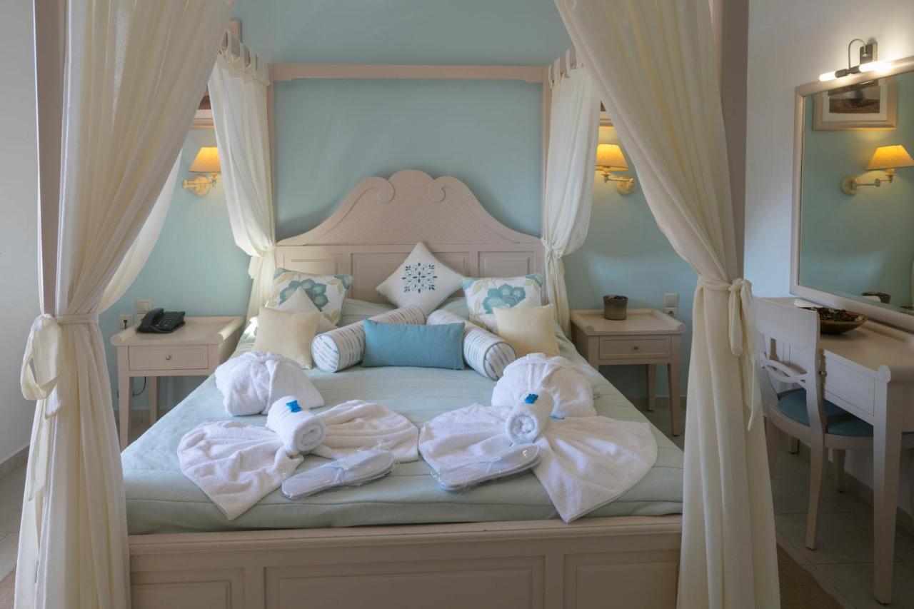 Magic Hotel อายา ปารัสเกวี ภายนอก รูปภาพ